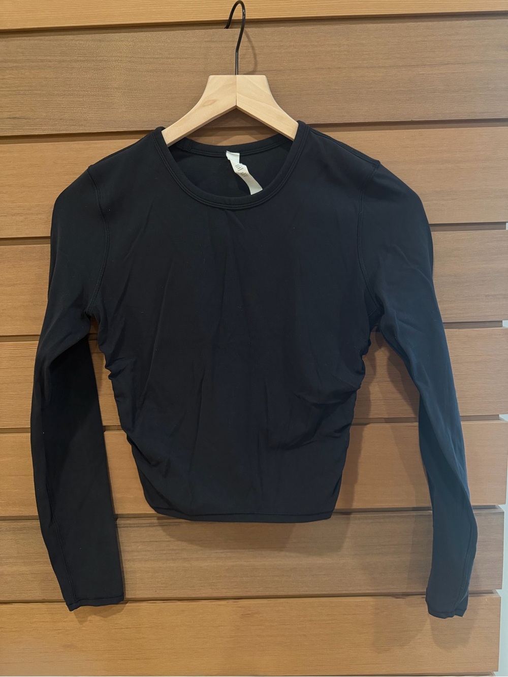 Lululemon Black Long-Sleeve Women's Top - Classic Crewneck